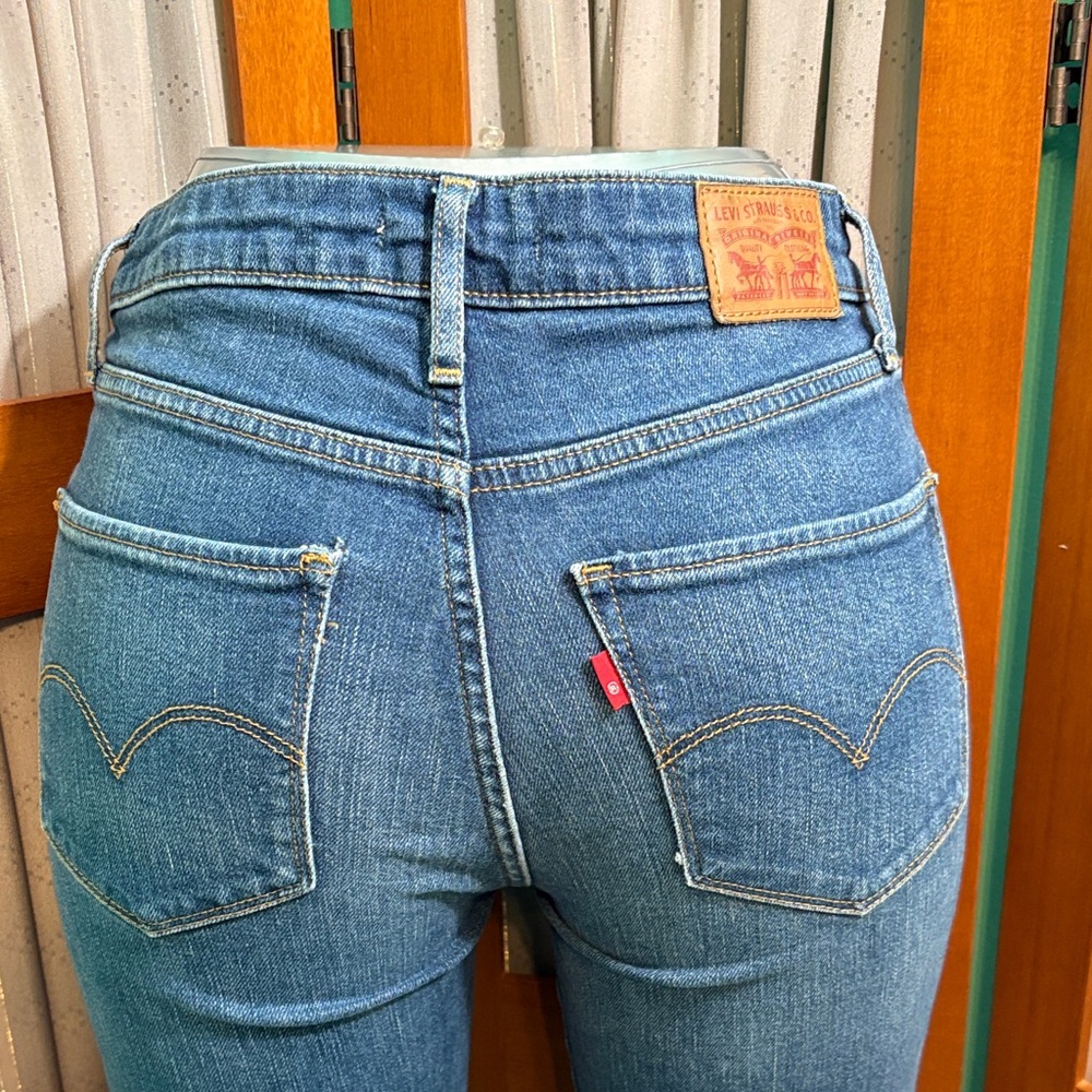 Levi's Women's Straight Leg Jeans in Denim Blue - Picture 10 of 13
